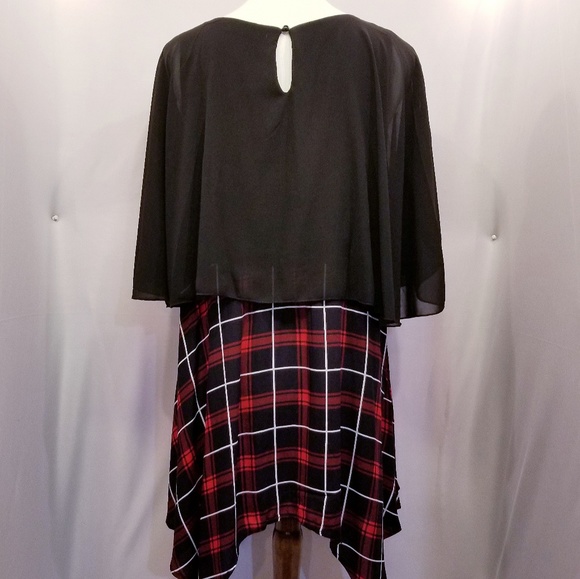 ⬇️$44 PRICE DROP Assymetrical Plaid Tunic - Picture 6 of 7
